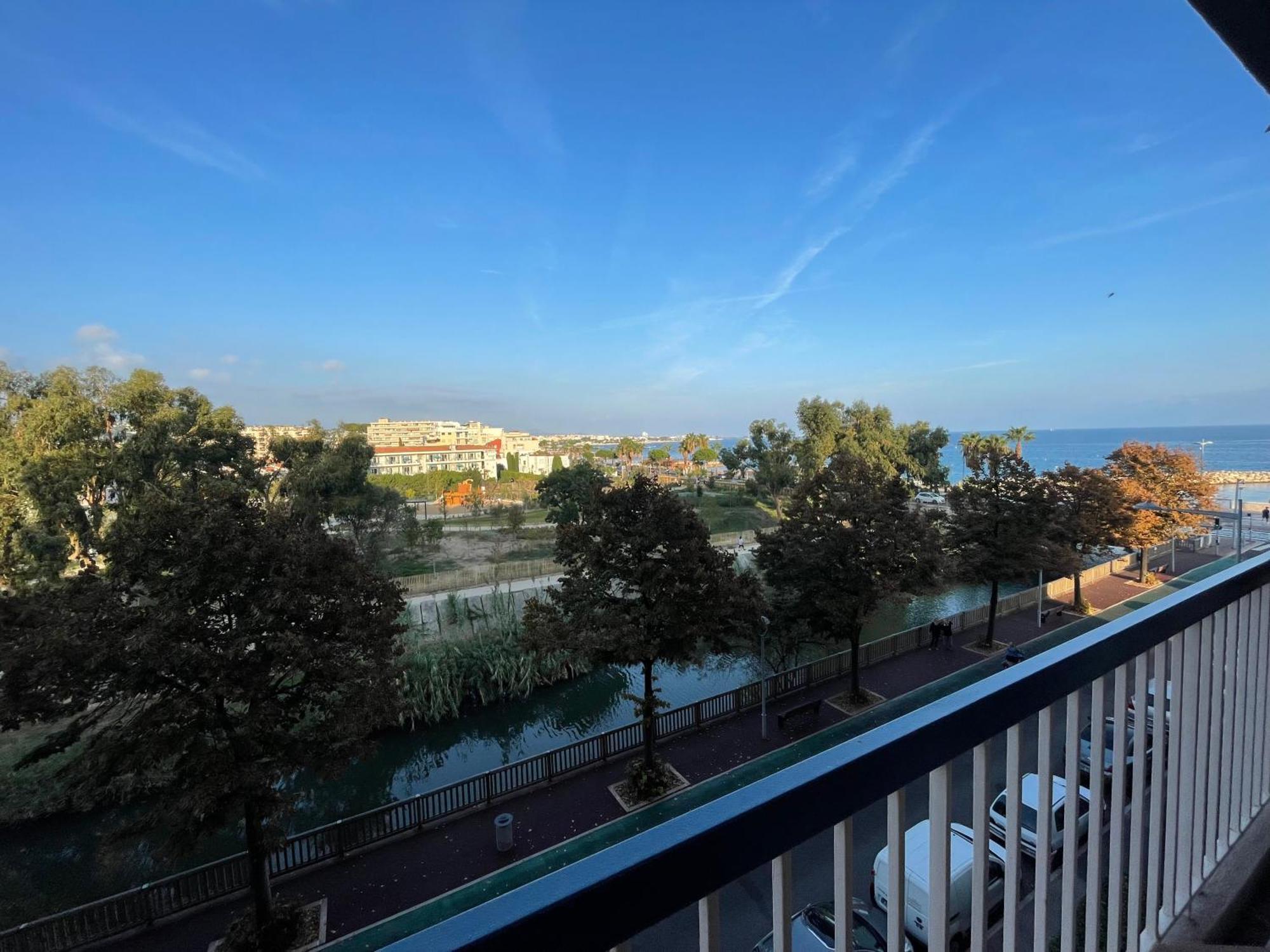 Vue Sur Mer - Magnifique Appartement Tout Confort - Terrasse Et Parking Prive Cagnes-sur-Mer Luaran gambar