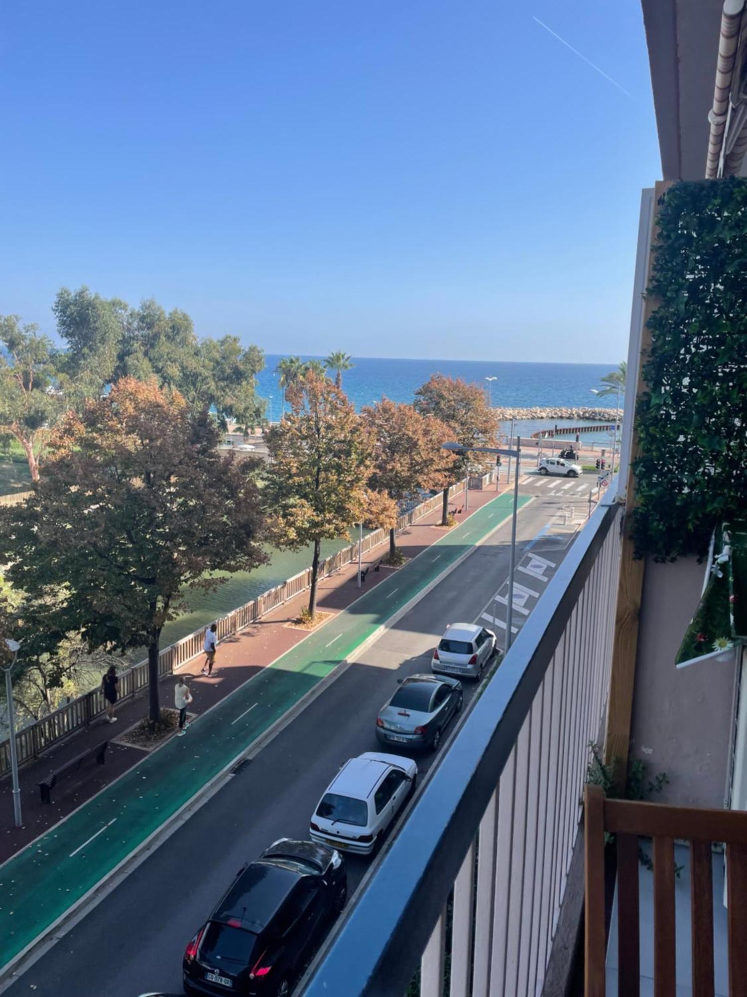 Vue Sur Mer - Magnifique Appartement Tout Confort - Terrasse Et Parking Prive Cagnes-sur-Mer Luaran gambar